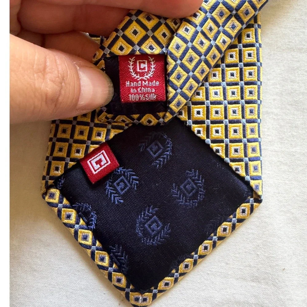 Chaps by Ralph Lauren Mens Silk Necktie Gold Geometric Square Pattern Handmade